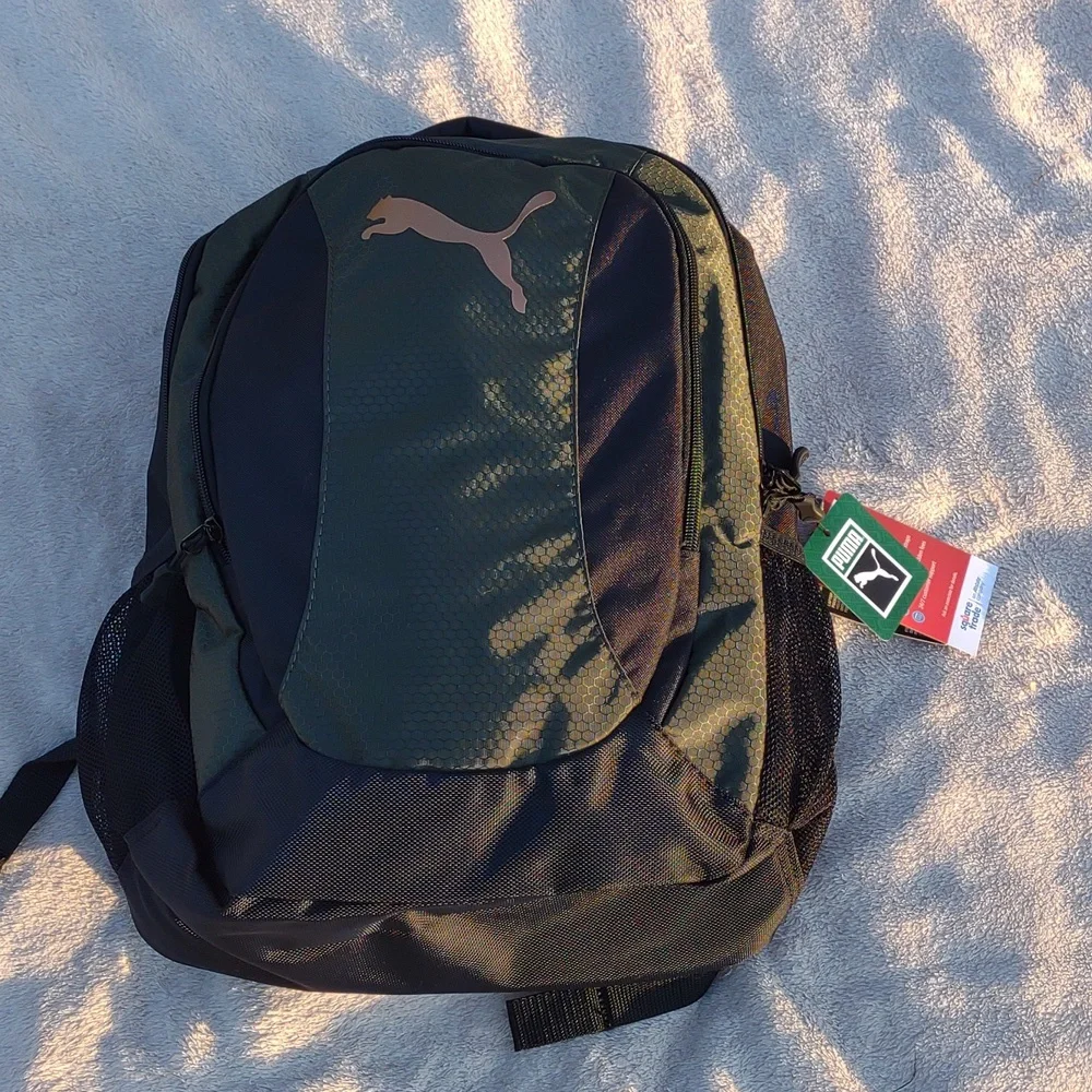 🙀PUMA Equivalence Backpack in Dark Green/Black